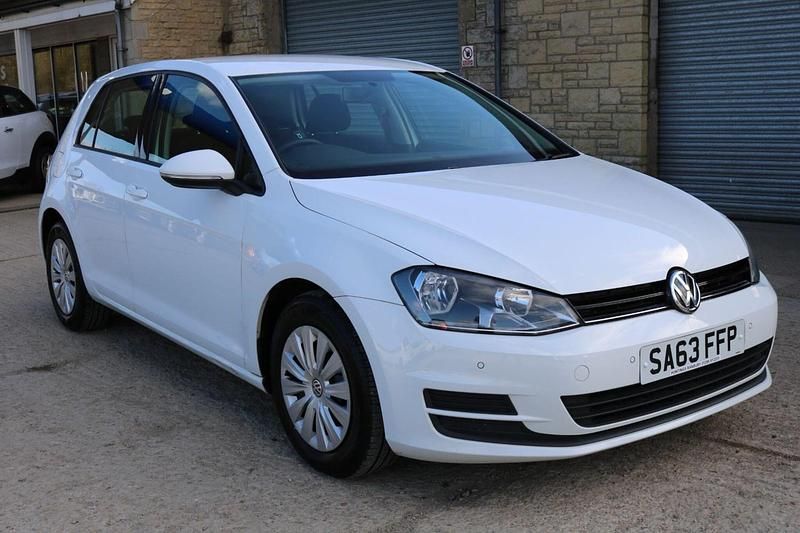 Used VW Golf VII S 105 HP (77 kW) 2013 White Hatchback