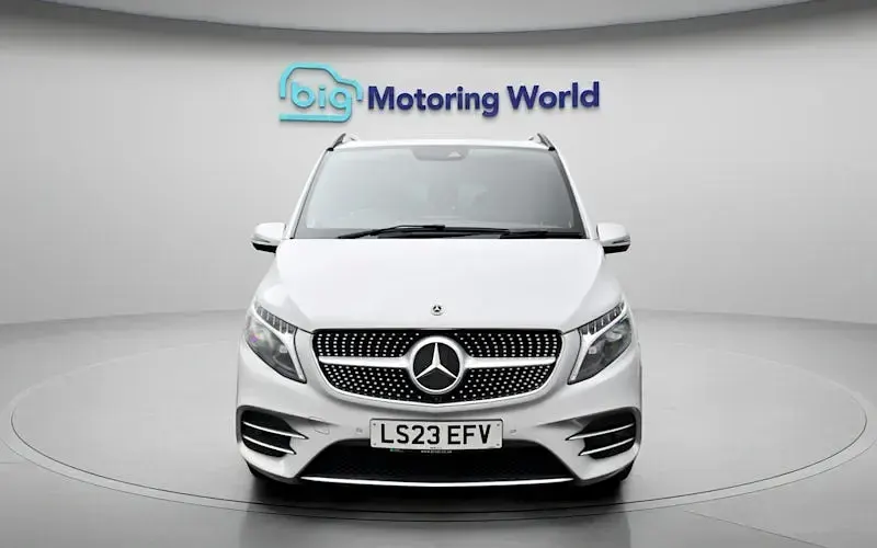 Used Mercedes V300 AMG line 237 HP (174 kW) 2023 Silver MPV