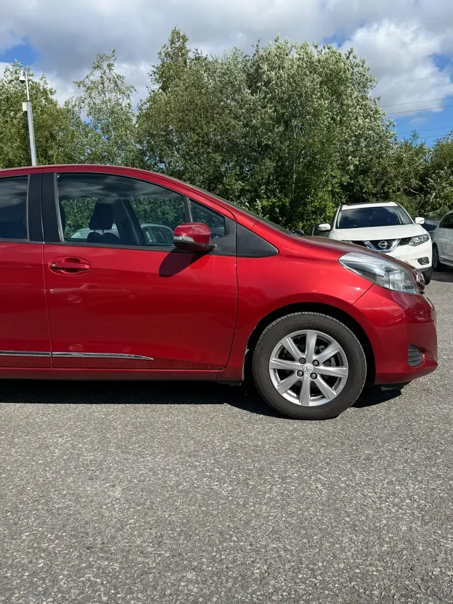 Used Toyota Yaris 69 HP (50 kW) 2013 Red Hatchback