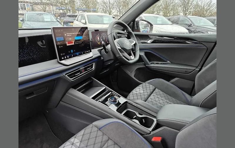 New VW Tiguan R-line 147 HP (108 kW) 2025 Red SUV