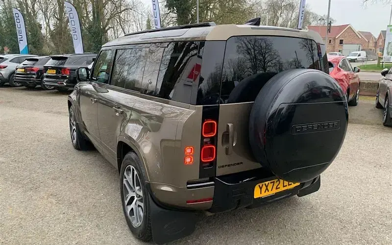 Used Land Rover Defender 249 HP (183 kW) 2023 SUV