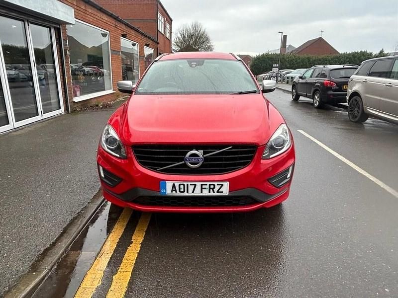 Usado Volvo XC60 R-Design 190 HP (139 kW) 2017 Vermelho SUV