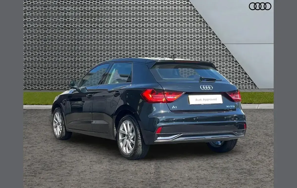 Käytetty Audi A1 Sport 113 HP (83 kW) 2026 Musta Katumaasturi