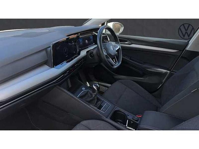 Used VW Golf VIII Life 130 HP (95 kW) 2022 White Hatchback