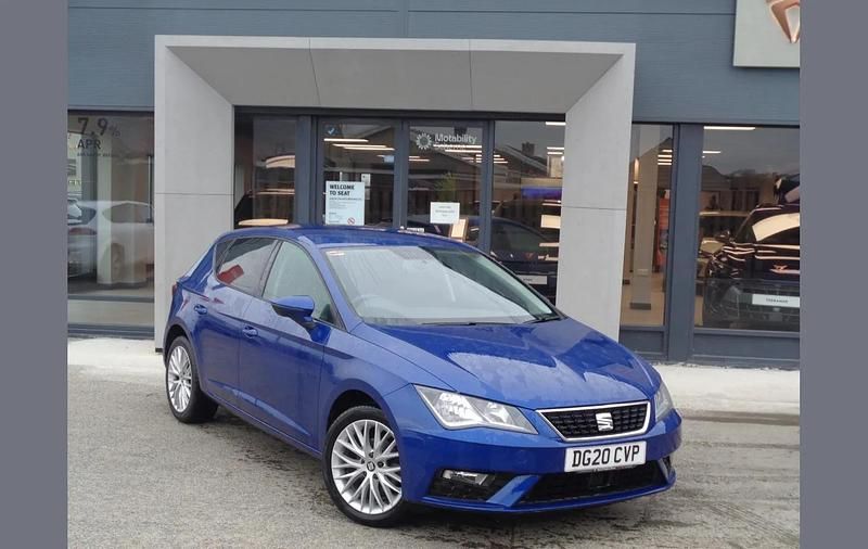 Used Seat Leon SE Dynamic 113 HP (83 kW) 2020 Blue Hatchback