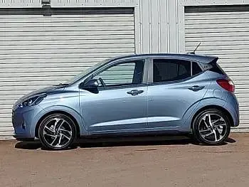 Used Hyundai i10 Premium 84 HP (61 kW) 2024 Blue Hatchback