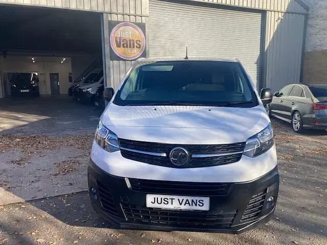 Used Vauxhall Vivaro S 100 HP (73 kW) 2023 White MPV