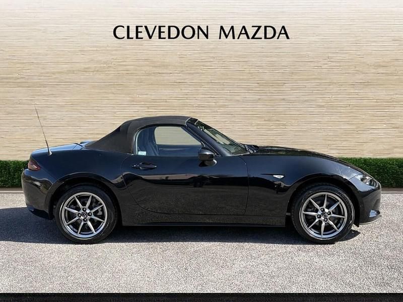 Usado Mazda MX5 Exclusive-Line 132 HP (97 kW) 2023 Preto Cabrios