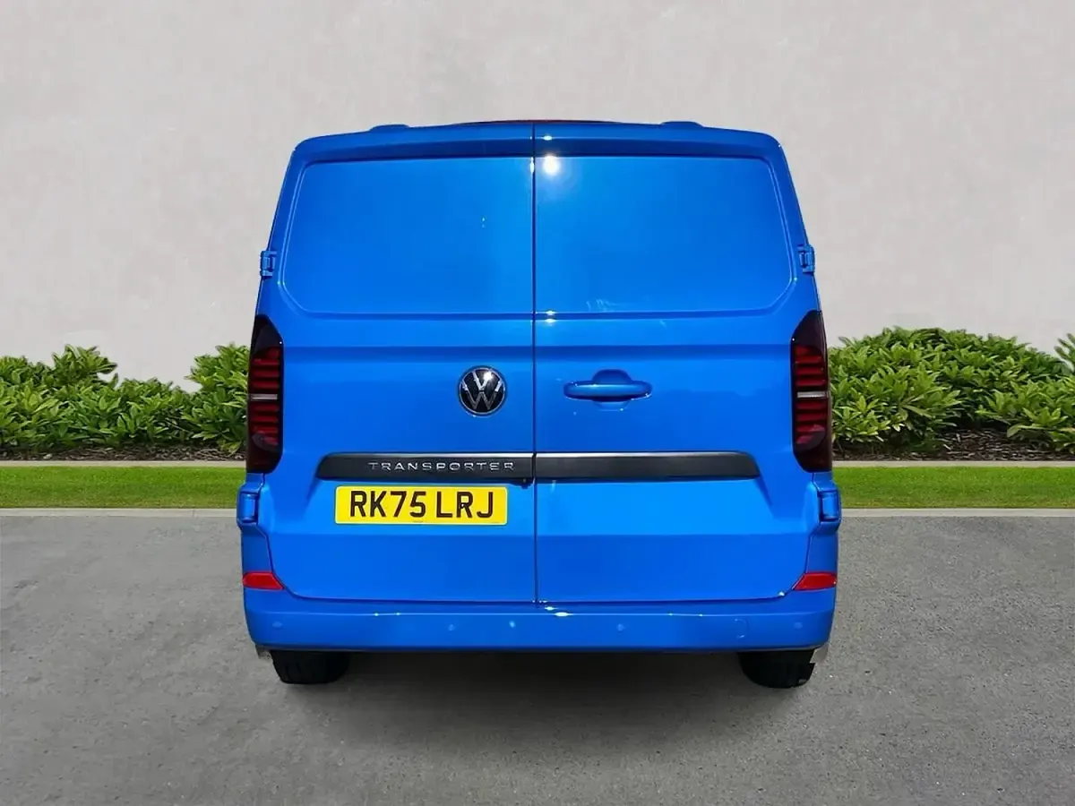 Used VW T7 Pro 150 HP (110 kW) 2025 Blue Van