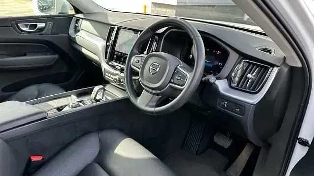 Used Volvo XC60 Momentum 197 HP (144 kW) 2021 SUV