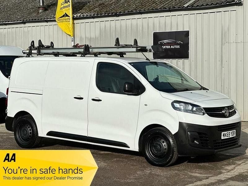 White Used 2020 Vauxhall Vivaro Edition MPV | £8,490 (Super price) - Image 1/3