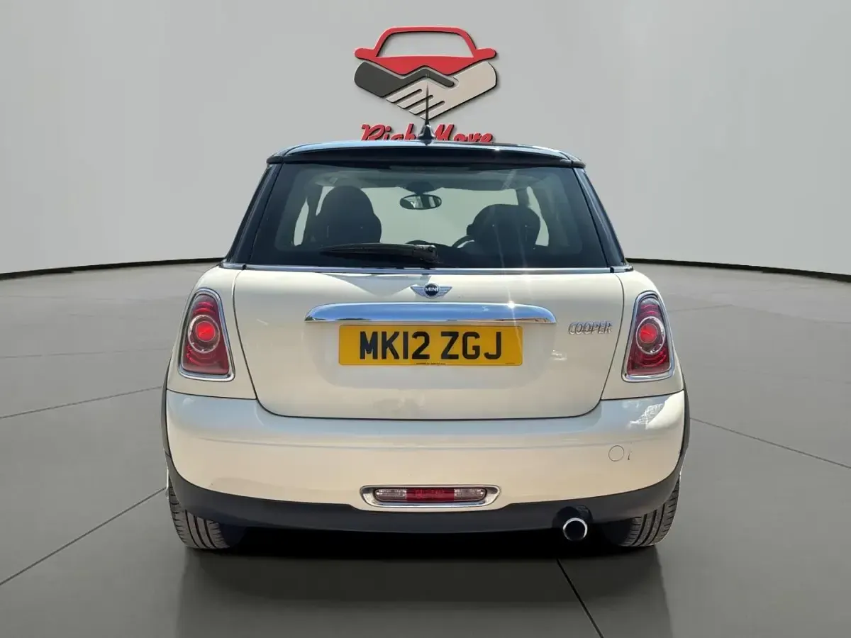 Used Mini Cooper Hatch 122 HP (89 kW) 2012 White Hatchback