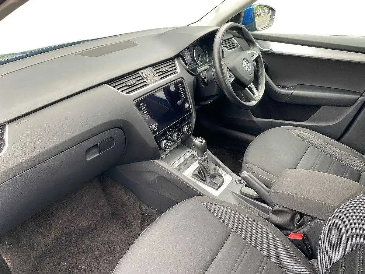 Usado Skoda Octavia SE Technology 150 CV (110 kW) 2019 Azul Utilitario