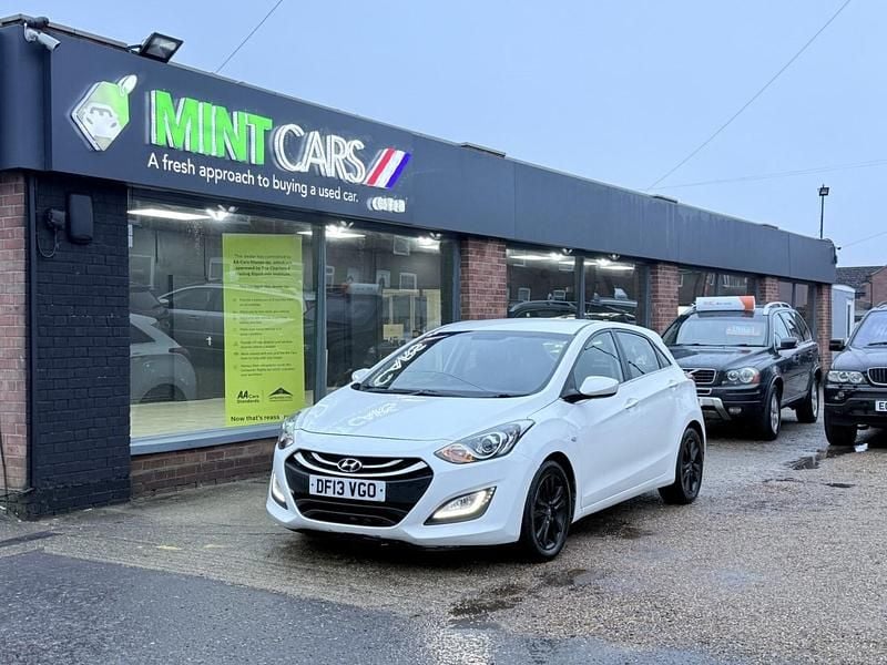 Used Hyundai i30 Edition 100 HP (73 kW) 2013 White Hatchback