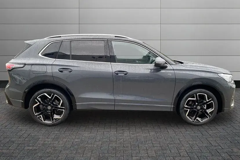 Used VW Tiguan R-line 150 HP (110 kW) 2025 Dolphin grey SUV