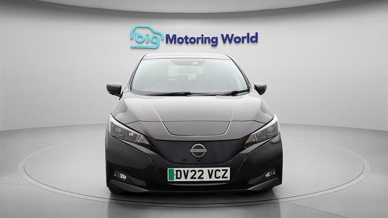 Begagnad Nissan Leaf Tekna 110 kW (150 HK) 2022 Svart Halvkombi