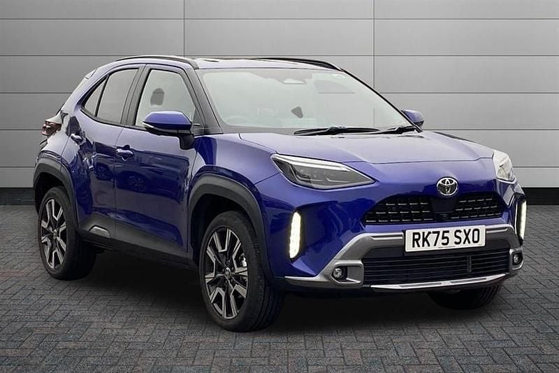 Juniper blue New 2025 Toyota Yaris Cross SUV | £31,401 (Fair price) - Image 1/3