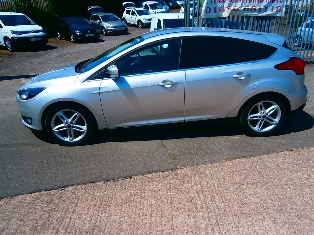 Used Ford Focus Zetec 120 HP (88 kW) 2016 Silver Hatchback