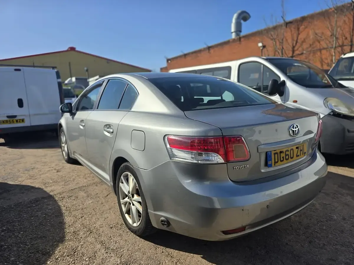Used Toyota Avensis 147 HP (108 kW) 2010 Grey Sedan