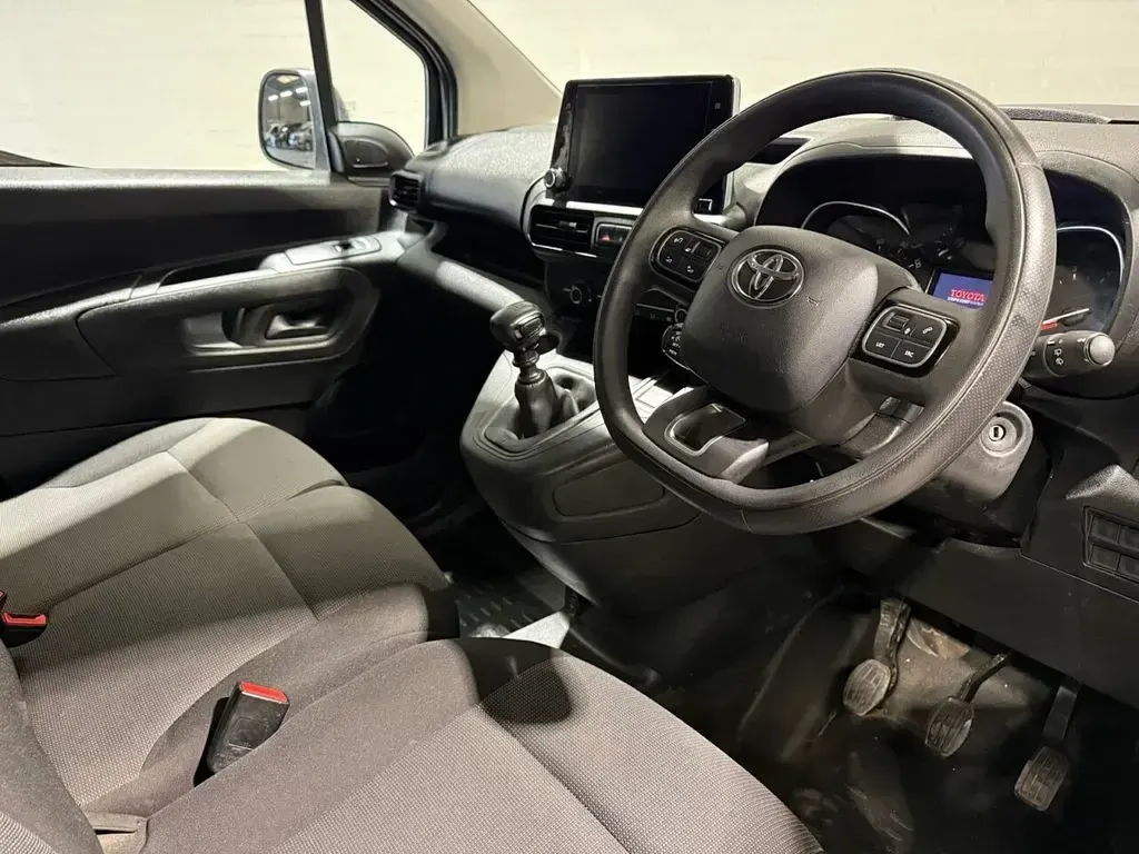 Used Toyota Proace 120 HP (88 kW) 2022 White MPV