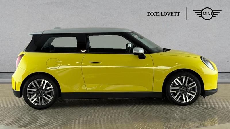 Used Mini Cooper Hatch 133 kW (181 HP) 2024 Yellow Hatchback