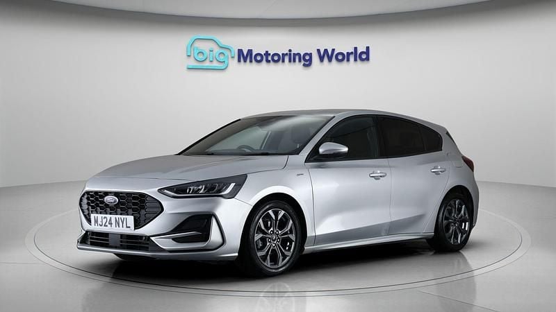 Used Ford Focus ST-Line 125 HP (91 kW) 2024 Silver Hatchback