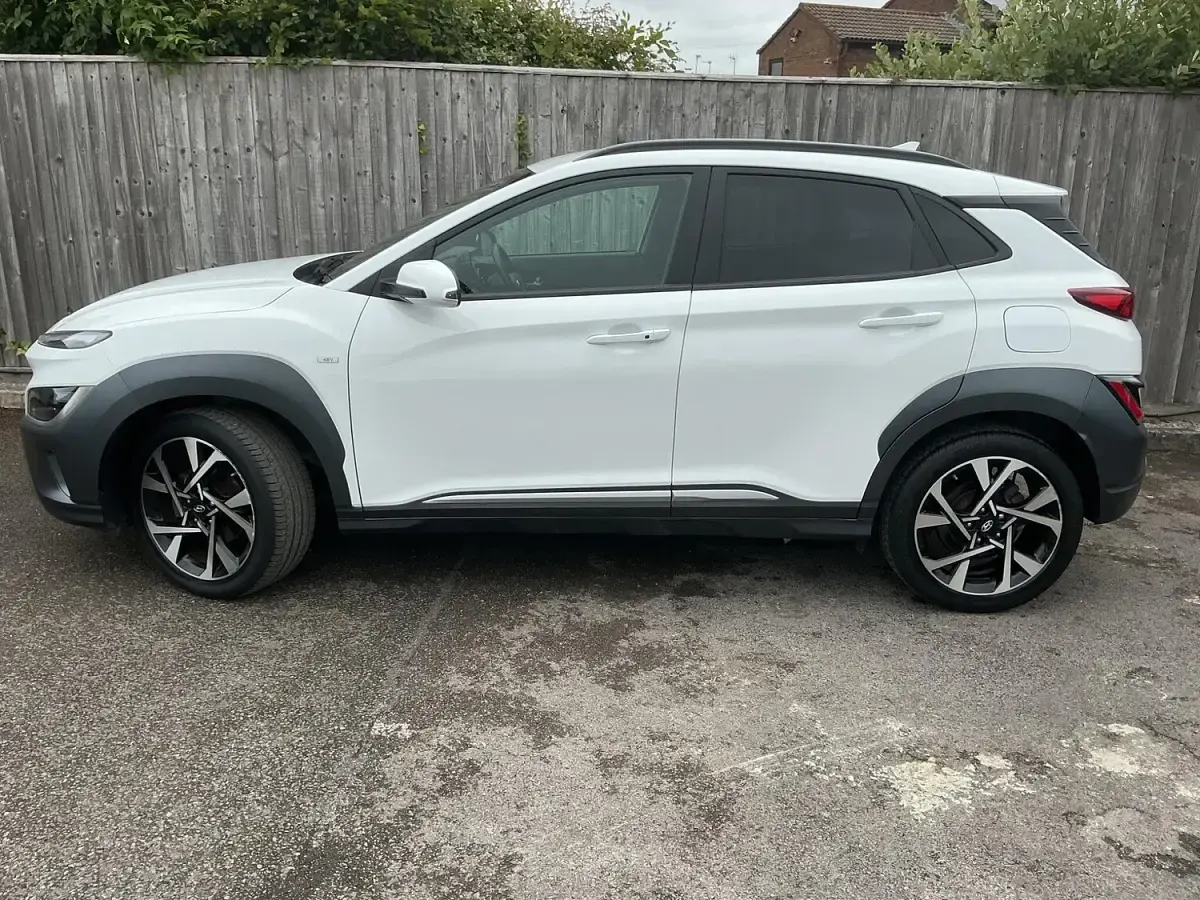 Used Hyundai Kona Premium 120 HP (88 kW) 2023 White SUV