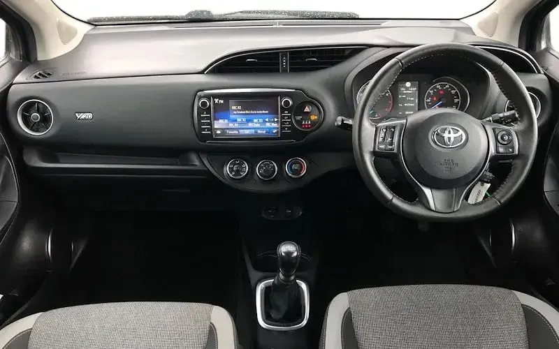 Used Toyota Yaris 120 HP (88 kW) 2019 Blue Hatchback