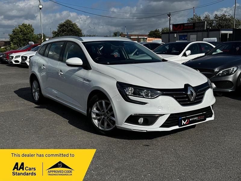 White Used 2017 Renault Mégane GrandTour Dynamique Estate | £3,795 (Fair price) - Image 1/3
