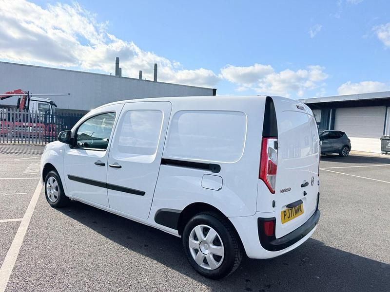 Used Nissan NV250 Tekna 95 HP (69 kW) 2021 White Van
