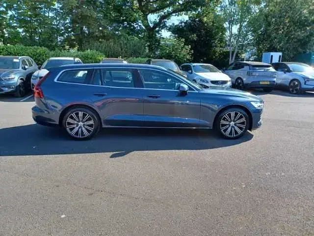 Used Volvo V60 Inscription 197 HP (144 kW) 2022 Blue Estate