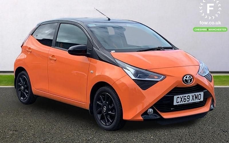 Used Toyota Aygo X-cite 72 HP (52 kW) 2019 Orange Hatchback