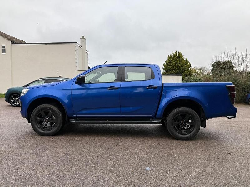 Używany Isuzu D-Max 164 KM (120 kW) 2024 Niebieski Pickup