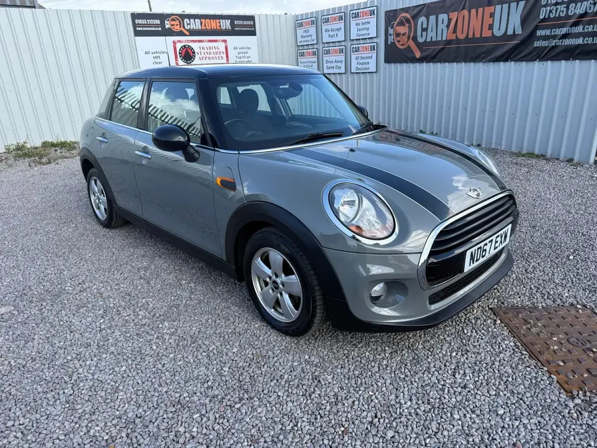 Begagnad Mini Cooper Hatch 136 HK (100 kW) 2017 Halvkombi