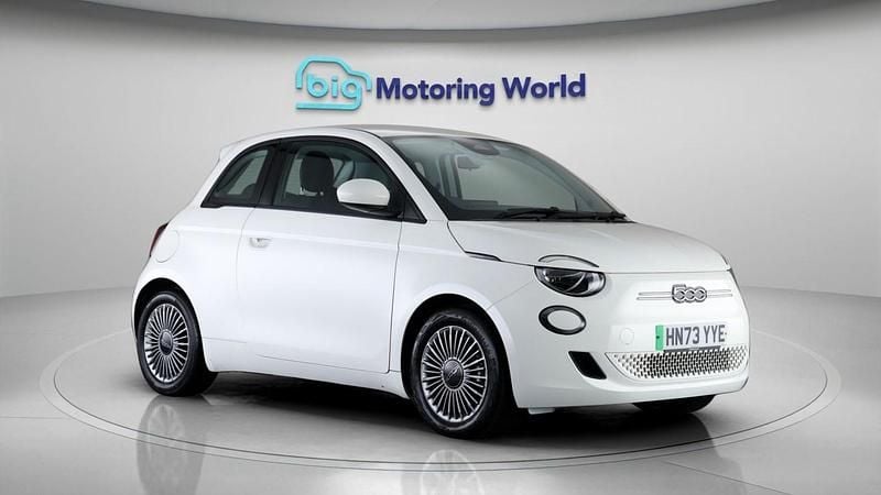 White Used 2024 Fiat 500e Hatchback | £13,900 (Good price) - Image 1/4