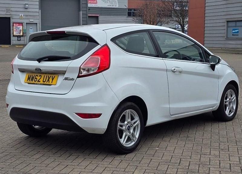 Used Ford Fiesta Zetec 2013 White Hatchback