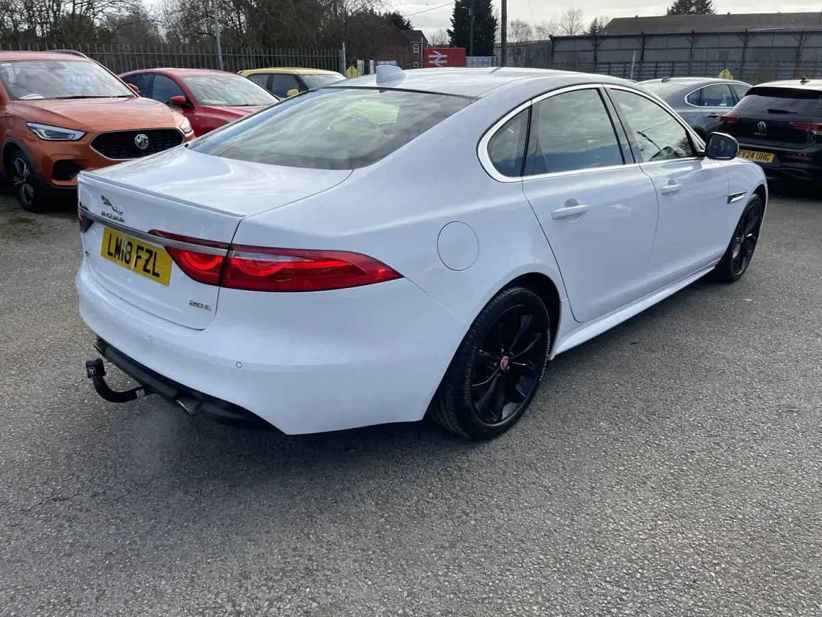 Usado Jaguar XF R-Sport 200 HP (147 kW) 2018 Branco Sedan