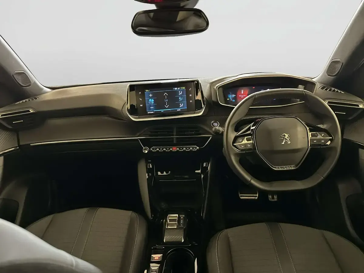 Begagnad Peugeot e-2008 Allure+ 100 kW (136 HK) 2023 Svart SUV