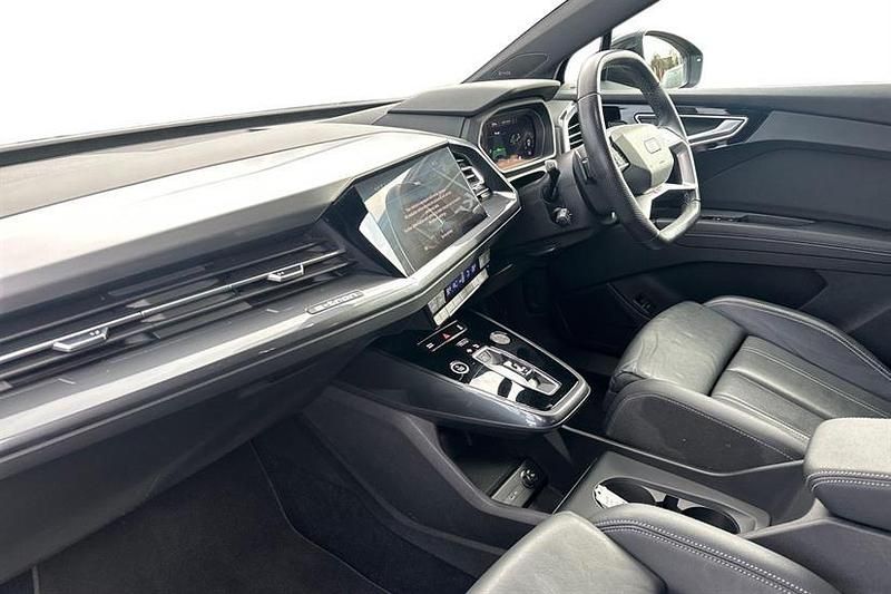 Used Audi Q4 e-tron Comfort 150 kW (204 HP) 2022 Mythos black SUV