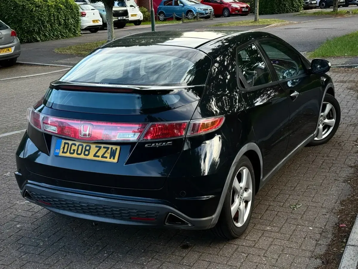 Begagnad Honda Civic ES 138 HK (101 kW) 2008 Svart Halvkombi