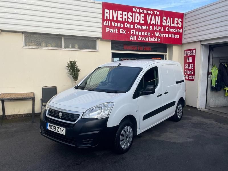 White Used 2018 Peugeot Partner MPV | £5,995 (Good price) - Image 1/4