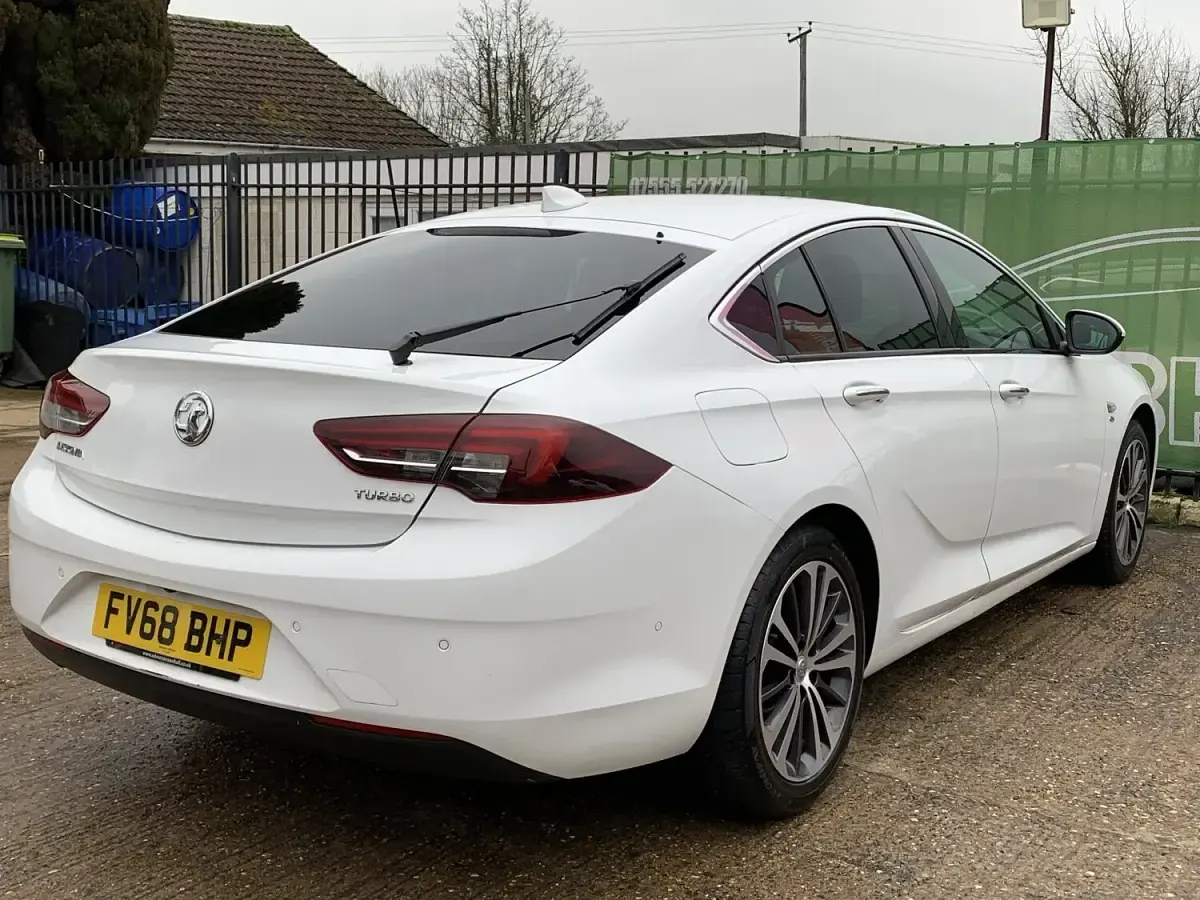 Used Vauxhall Insignia Elite 2018 White Hatchback