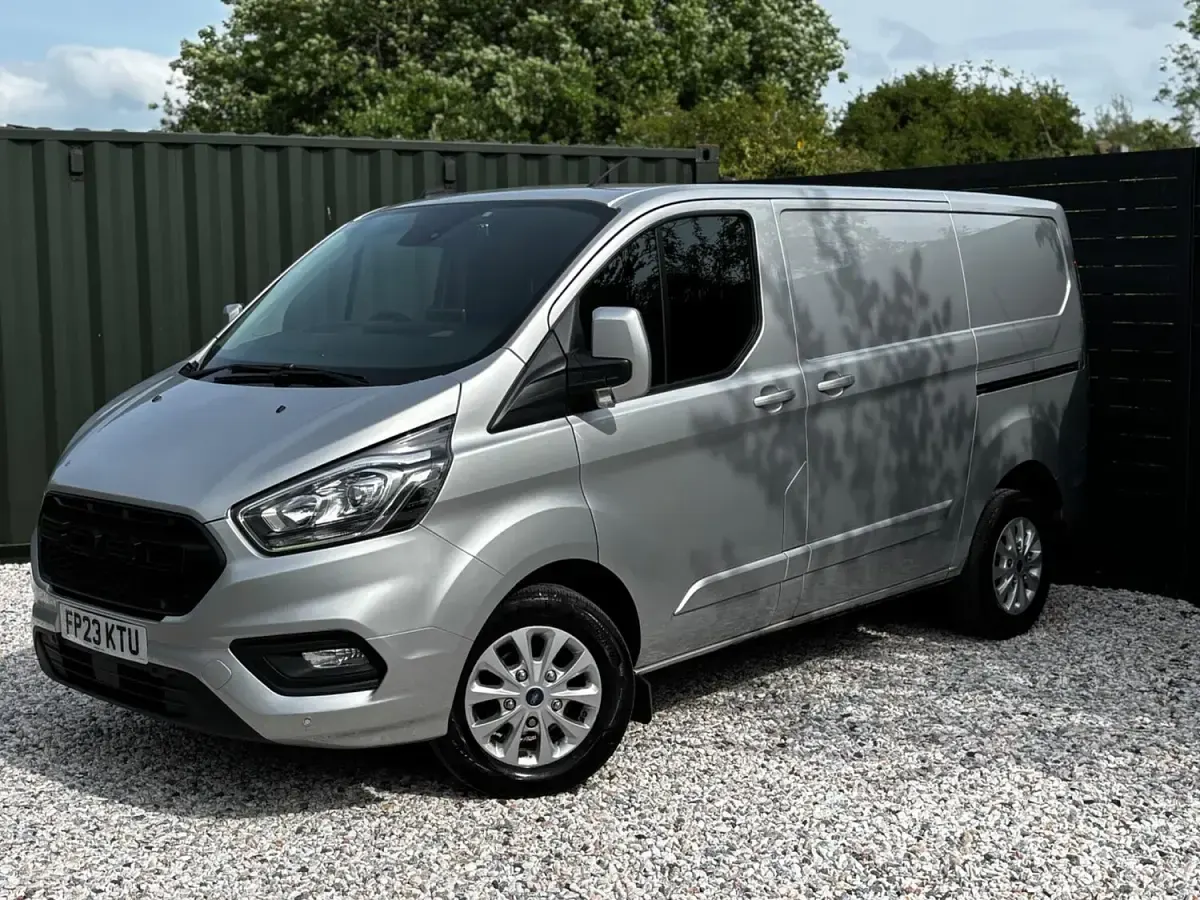 Used Ford Transit Custom Limited 130 HP (95 kW) 2023 Silver Van