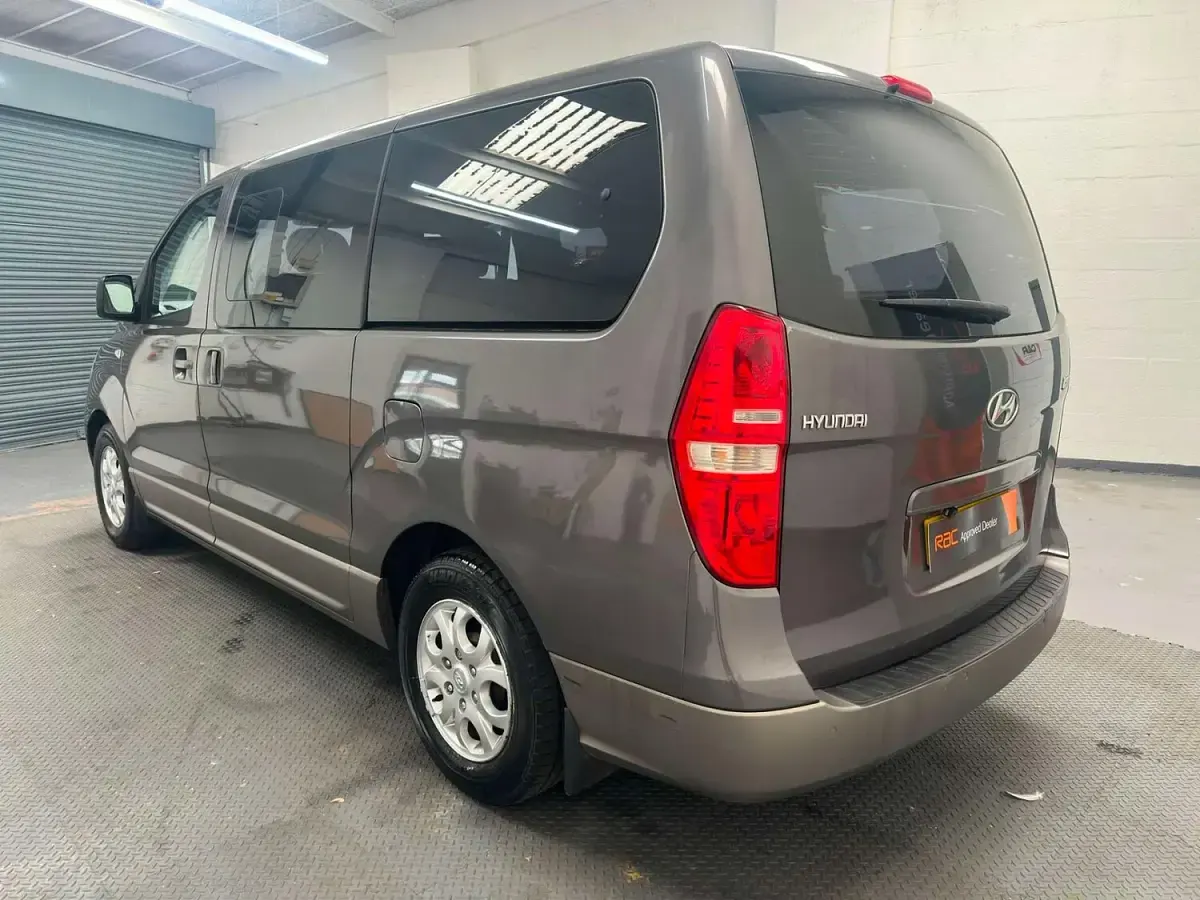 Used Hyundai I800 Style 168 HP (123 kW) 2012 Grey MPV