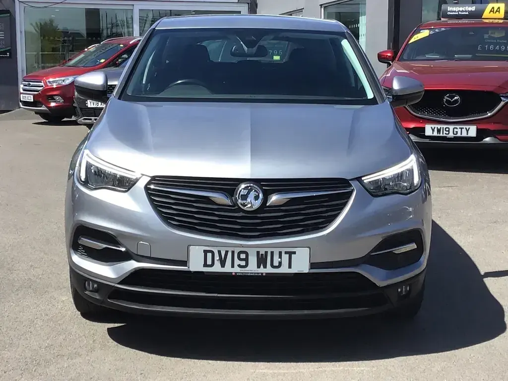 Used Vauxhall Grandland X S 130 HP (95 kW) 2019 Grey SUV