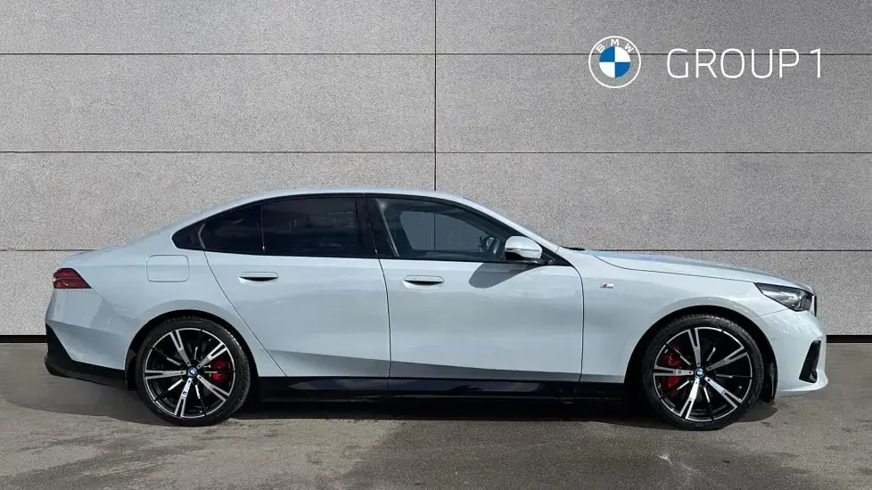Usado BMW i5 M Sport 246 kW (335 CV) 2023 Gris Berlina