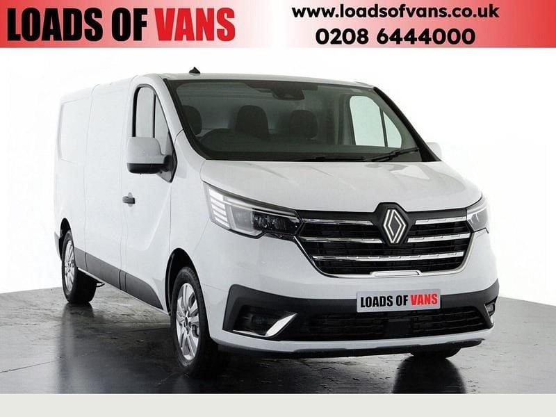 Solid glacier white New 2025 Renault Trafic Van | £24,480 (Super price) - Image 1/4