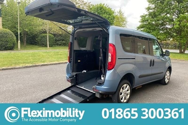 Blue Used 2017 Fiat Doblò Lounge MPV | £11,450 (A bit pricey) - Image 1/1