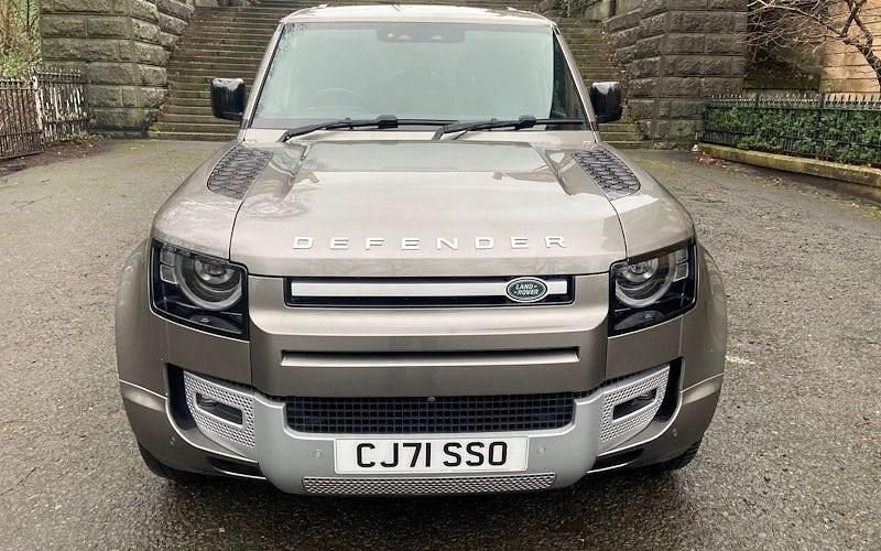 Używany Land Rover Defender 249 KM (183 kW) 2022 Srebrny Kombi