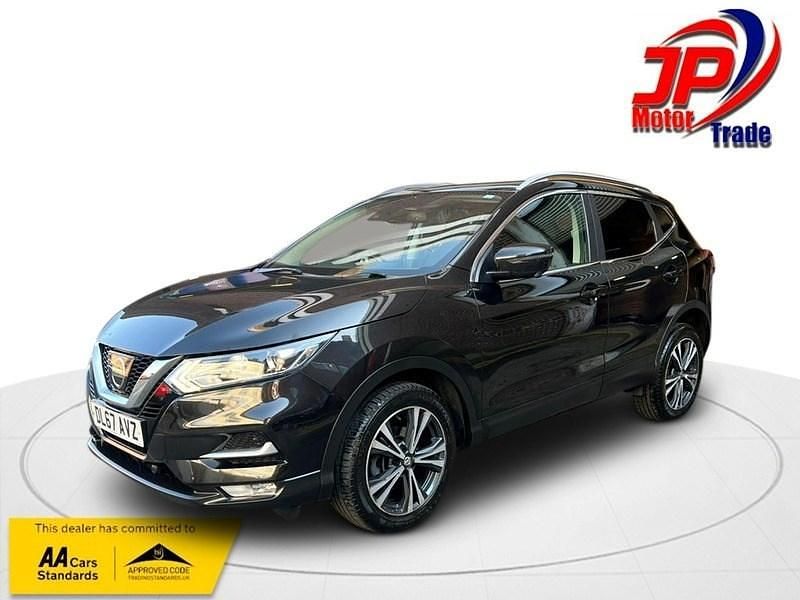 Used Nissan Qashqai N-Connecta 115 HP (84 kW) 2017 Black SUV